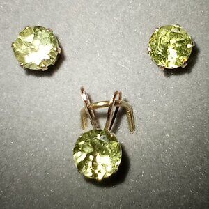14Kt Yellow Gold 1.5ctw Peridot Earrings & Pendant Set